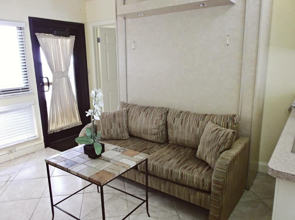 Hollywood Sands Resort Room photo